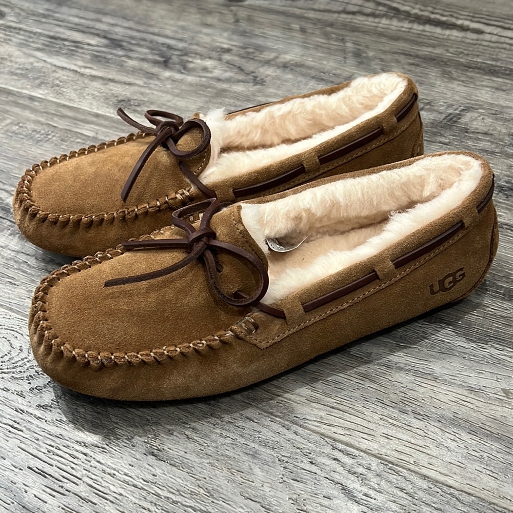New UGG Chestnut Dakota Moccasin Slippers
